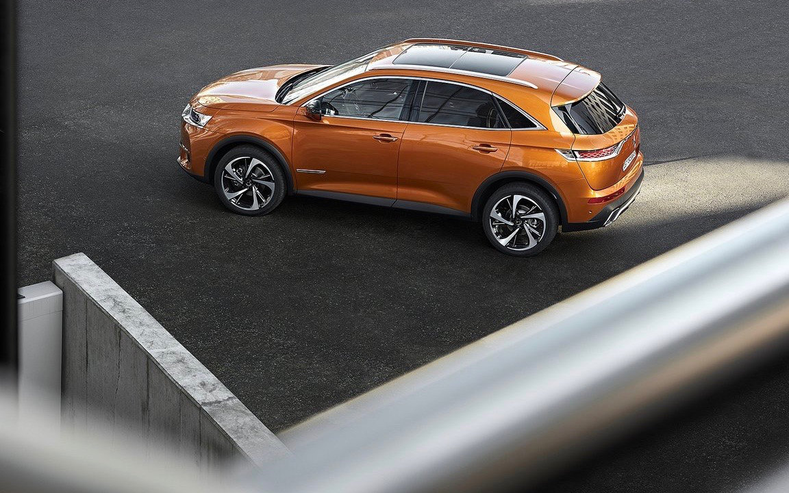 Comparison DS 7 Crossback Hybrid 2018 vs Citroen C5 Aircross Hybrid FLAIR PLUS 2020 SUV Comparison DS 7 Crossback Hybrid 2018 vs Citroen C5 Aircross Hybrid FLAIR PLUS 2020 SUV